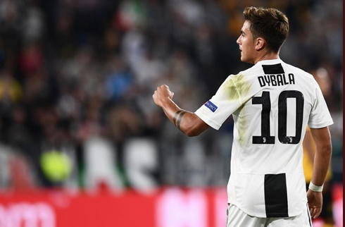 Paulo Dybala playing with Juventus number 10 shirt