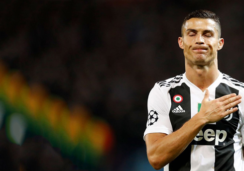 Cristiano Ronaldo thanking Man United fans for the applauses at Old Trafford