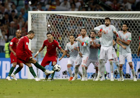 Cristiano Ronaldo free-kick goal in Portugal 3-3 Spain for the FIFA World Cup 2018