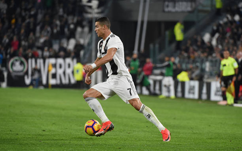 Cristiano Ronaldo moving the ball with the outside part of his boot