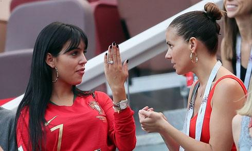 Georgina Rodriguez showing off her ring to a friend