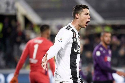 Cristiano Ronaldo celebrates his goal against Fiorentina in the Serie A