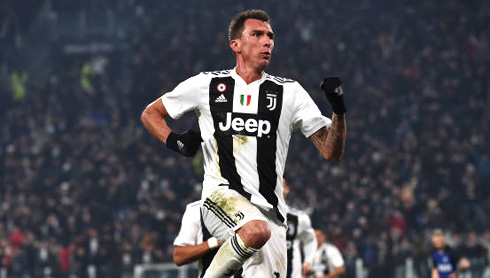 Mandzukic scores and celebrates the winning goal in Juventus 1-0 Inter