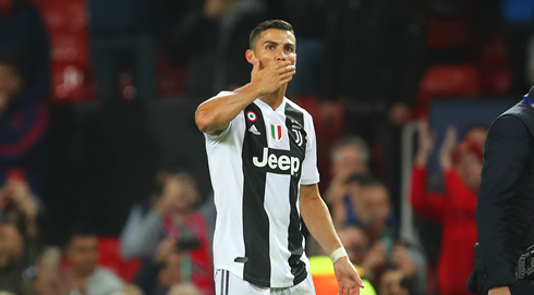 Cristiano Ronaldo blowing kisses to Juventus fans