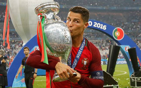 Cristiano Ronaldo kissing the EURO 2016 trophy