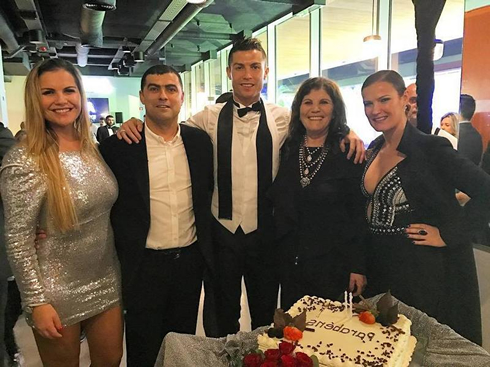 Cristiano Ronaldo with his two sisters, his brother and his mother