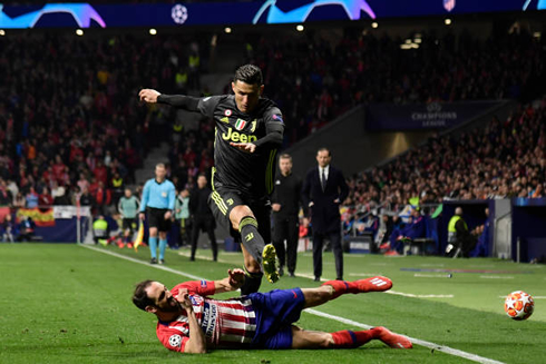 Cristiano Ronaldo and Juanfran in Atletico de Madrid vs Juventus