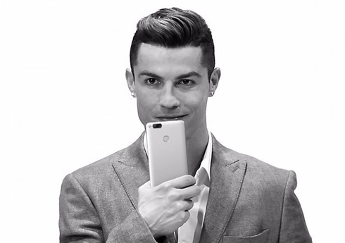 Cristiano Ronaldo with his new smartphone
