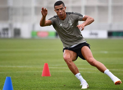 Cristiano Ronaldo performing a training drill