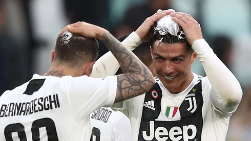Bernardeschi and Cristiano Ronaldo celebrating Juventus Serie A title in 2019