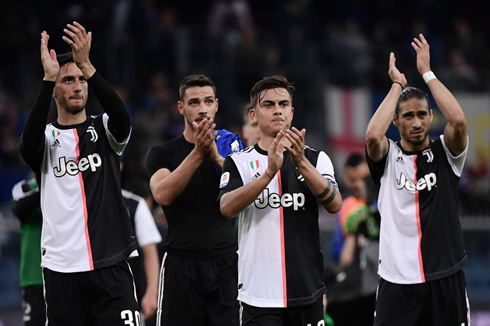 Juventus players thanking their fans and supporters