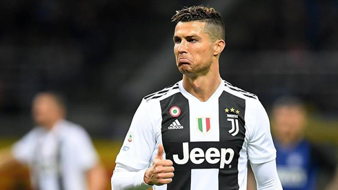 Cristiano Ronaldo giving the ok sign during a game for Juventus