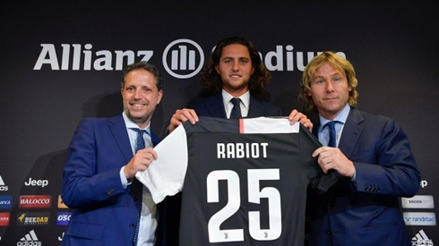 Rabiot presented as a new Juventus player, next to Nedved
