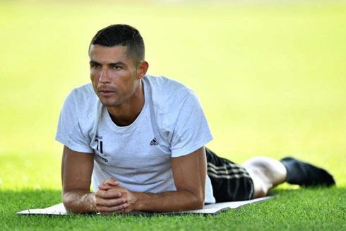Cristiano Ronaldo resting during a training