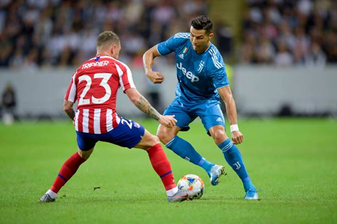 Cristiano Ronaldo dribbling Atletico players in pre-season game in 2019