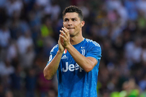 Cristiano Ronaldo applauding Juventus fans after the game against Parma