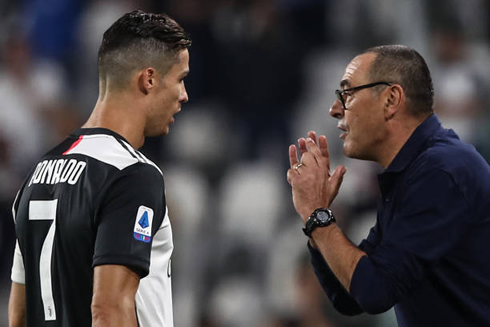 Cristiano Ronaldo listening to Sarri instructions