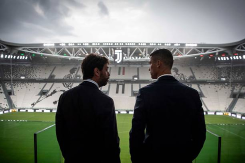 Cristiano Ronaldo meeting Juventus president and the Allianz Arena