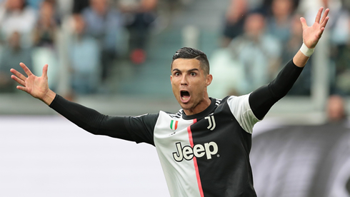 Cristiano Ronaldo shocked dwith a referee decision