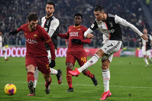 Cristiano Ronaldo scores with his left against AS Roma