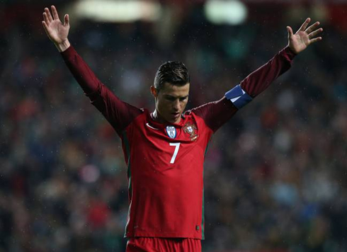 Cristiano Ronaldo thanking Portuguese fans