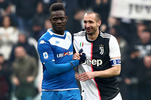 Balotelli and Chiellini in Serie A game