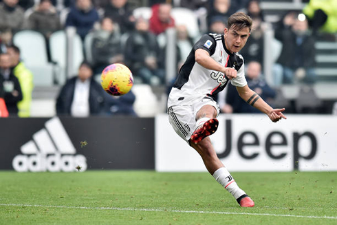 Dybala curling the ball in a free-kick shot