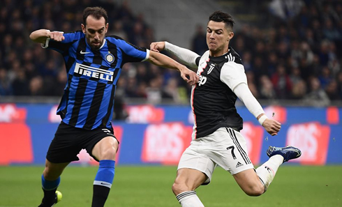 Cristiano Ronaldo vs Diego Godin in Inter vs Juventus