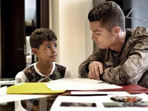 Cristiano Ronaldo studying with his son