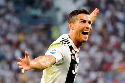 Cristiano Ronaldo celebrating goals with Juve