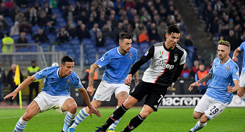 Juventus vs Lazio in a Serie A game