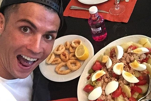 Cristiano Ronaldo eating healthy