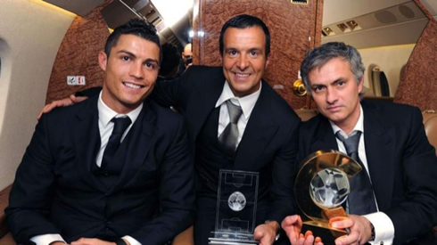 Cristiano Ronaldo next to Jorge Mendes and Mourinho