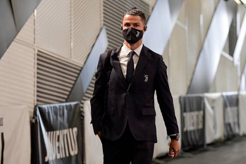 Cristiano Ronaldo wearing the Corona-virus mask