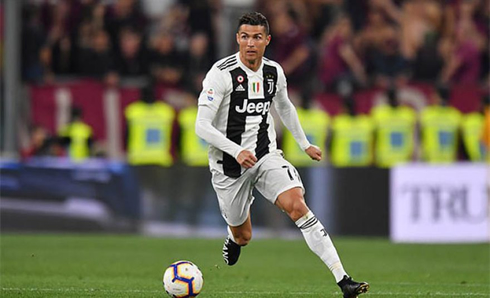 Cristiano Ronaldo playing for Juventus