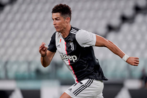 Cristiano Ronaldo running during Juventus game against Atalanta in 2020