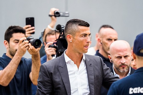Cristiano Ronaldo surrounded by journalists