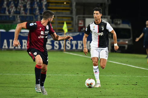 Cristiano Ronaldo running towards a defender in Cagliari 2-0 Juventus