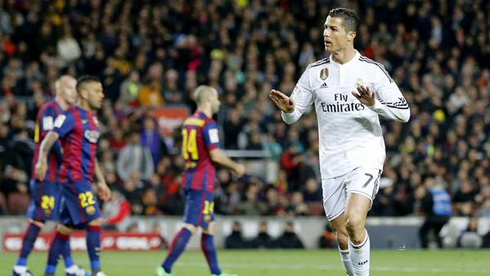 Cristiano Ronaldo telling Barcelona fans to be calm after scoring