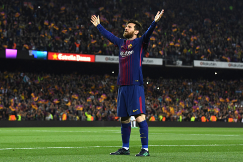 Lionel Messi ovation at the Camp Nou