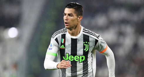 Cristiano Ronaldo wearing Juventus new shirt for 2020-2021