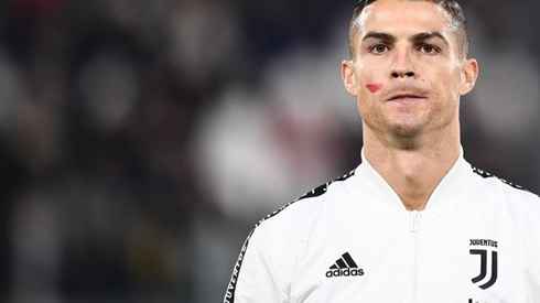 Cristiano Ronaldo wearing white uniform for Juventus