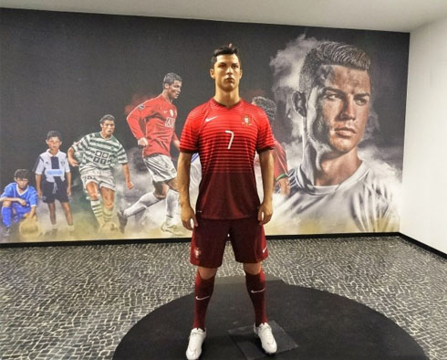 Cristiano Ronaldo statue in Ronaldo museum