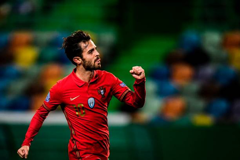 Bernardo Silva celebrates scoring a goal for Portugal