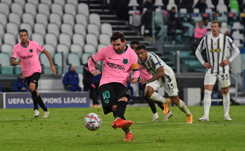 Lionel Messi scores a penalty-kick against Juventus
