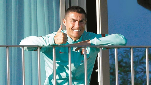 Cristiano Ronaldo smiling in the hotel balcony