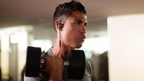 Cristiano Ronaldo listening to music while training