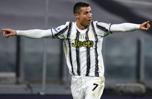 Cristiano Ronaldo scores for Juventus