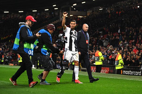 Cristiano Ronaldo waving goodbye at fans in Old Trafford