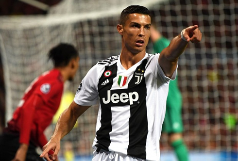 Cristiano Ronaldo scores in Juventus vs Manchester United